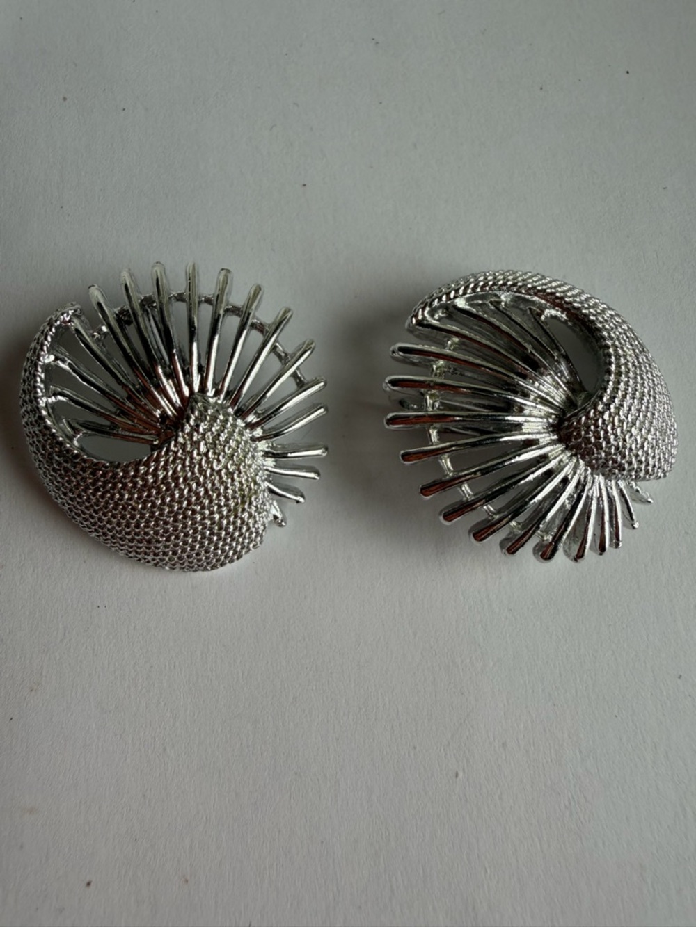 Vtg Sarah Coventry Silver Tone Swirl Shell Clip-On Earrings Unique Button